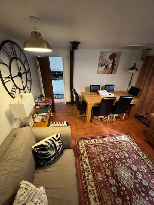 The Hanging Gate Coach House 텔퍼드 외부 사진