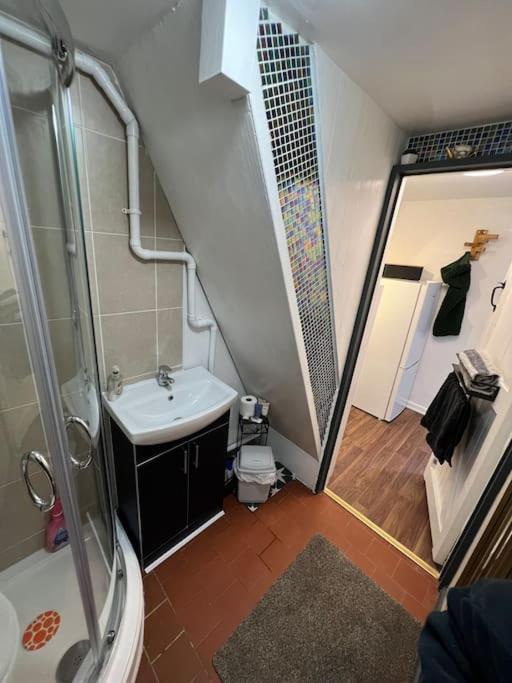 The Hanging Gate Coach House 텔퍼드 외부 사진