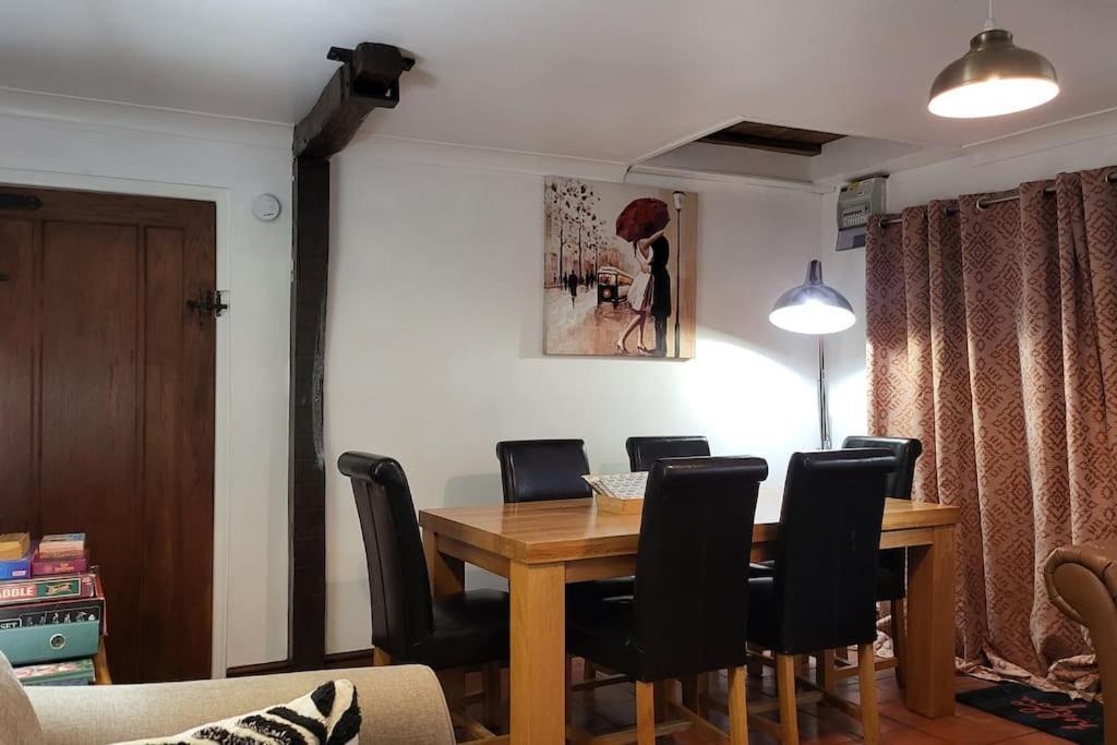 The Hanging Gate Coach House 텔퍼드 외부 사진